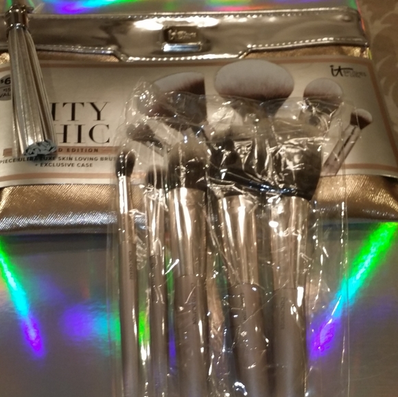 NEW It Cosmetics Brushes for Ulta Luxe - Picture 3 of 8